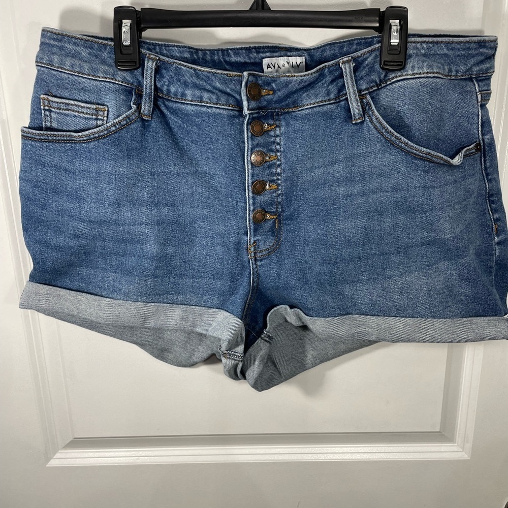 Ava&Viv  Blue Denim Shorts Button front Size 18W CB-90